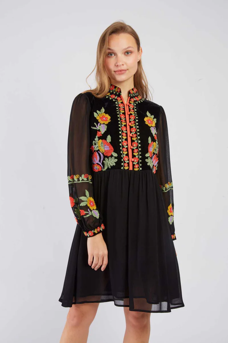VESTIDO BORDADO