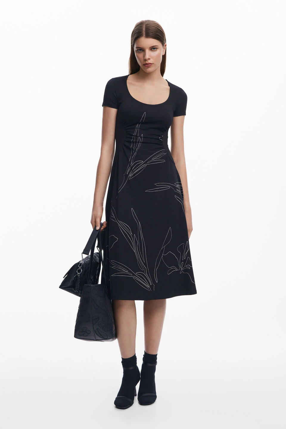 VESTIDO SILUETA FLORES