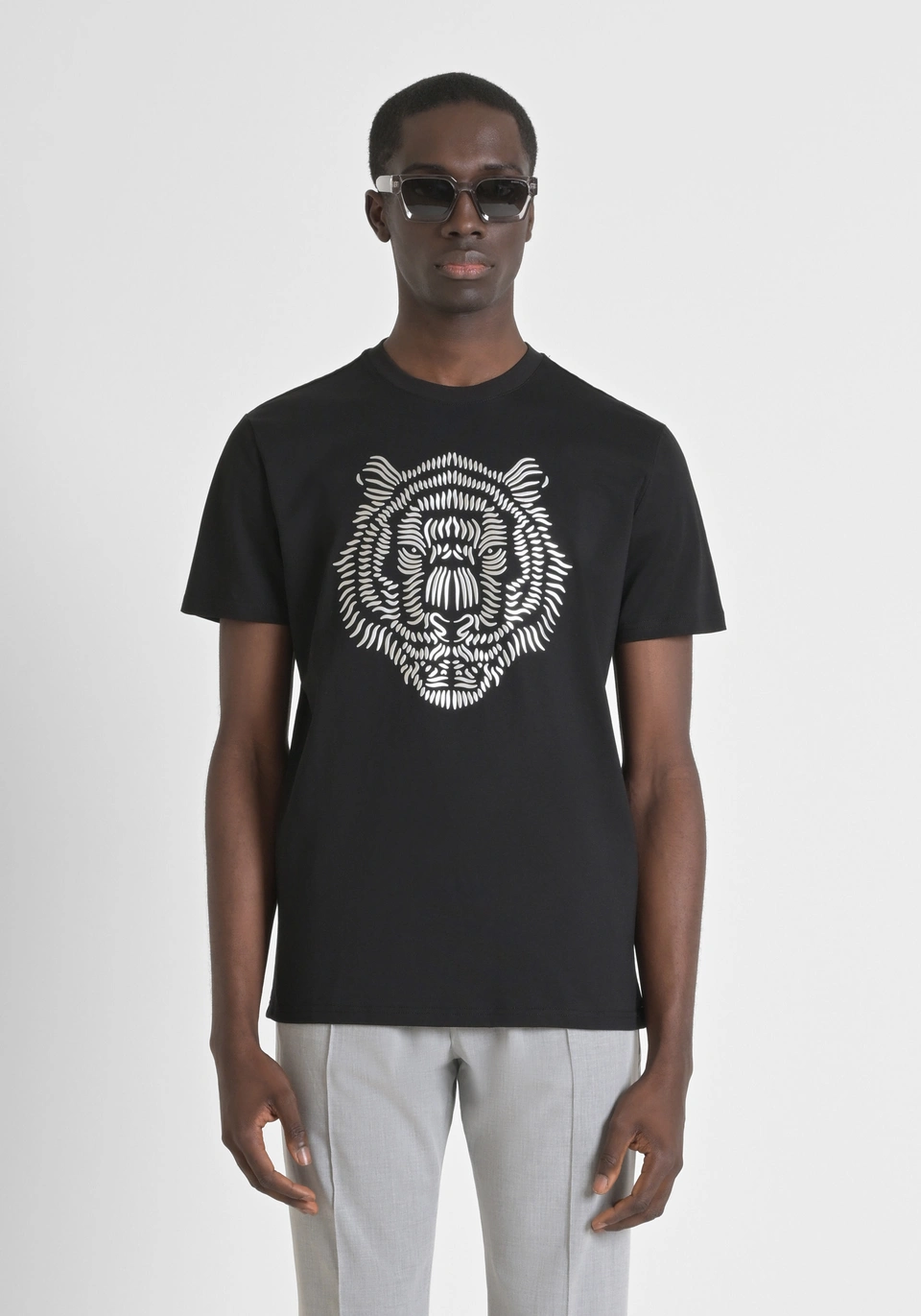 CAMISETA RELIEVE